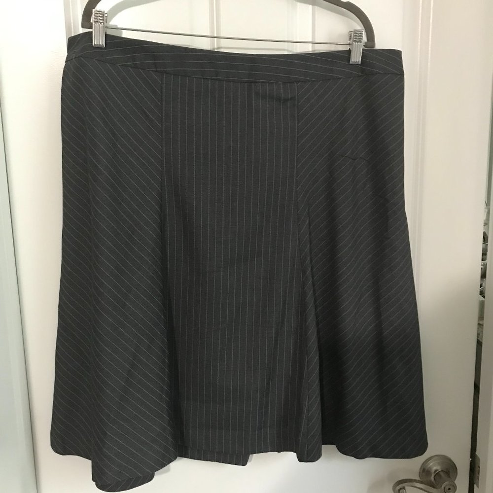 Sophisticated swing skirt, sz 18, pinstripe grey